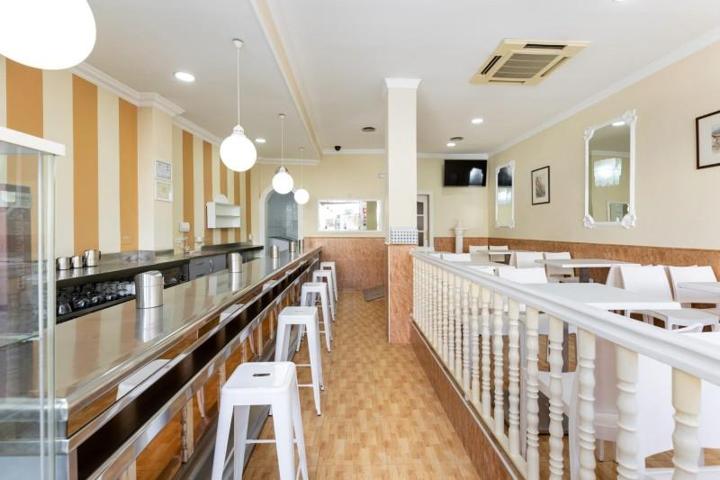 Local comercial en venta en Armilla, Armilla photo 0