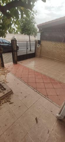 Casa en venta en Córdoba, Miralbaida - Albolafia photo 0