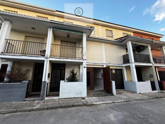 Chalet en venta en Candeleda photo 0