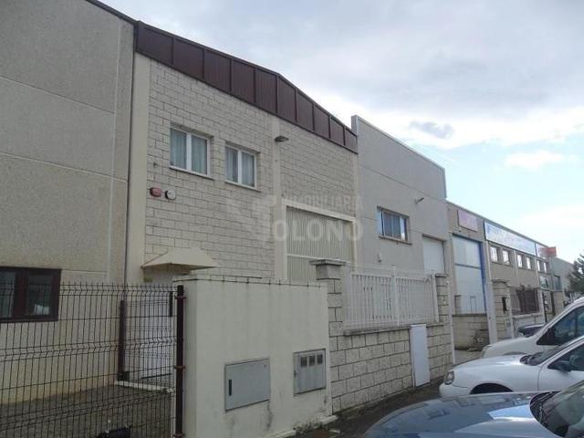 Edificio en venta en Haro photo 0