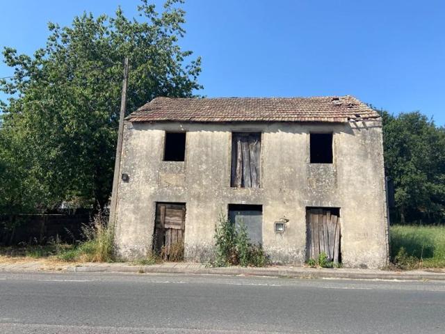 Casa con terreno en venta en Lalín photo 0