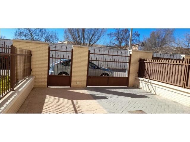 Chalet en venta en Villarrobledo photo 0