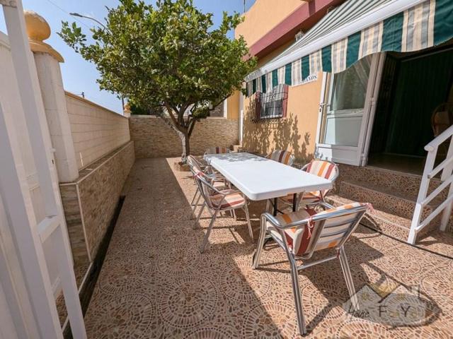 Casa con terreno en venta en Los Alcázares photo 0