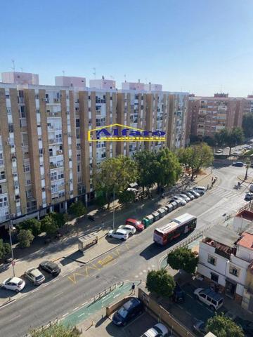 Piso en venta en Sevilla, Amate - Rochelambert photo 0