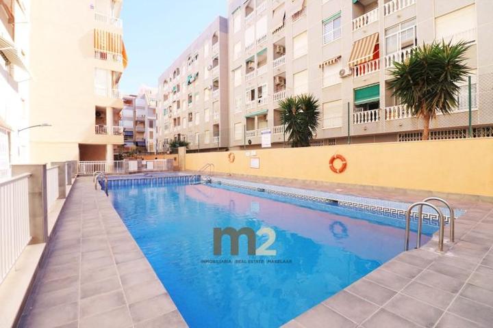 Apartamento en venta en Torrevieja, Playa del Acequión photo 0