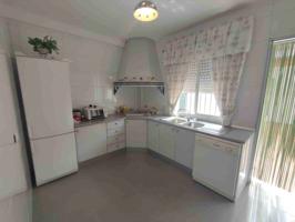 Adosada en venta en Benacazón, Instituto photo 0