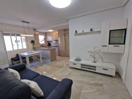 Apartamento en venta en Torrevieja, Playa de los Locos photo 0