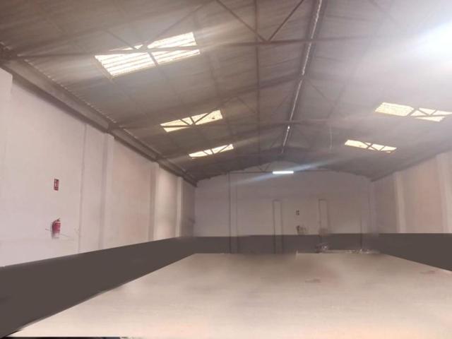 Local comercial en venta en Brenes, Brenes photo 0