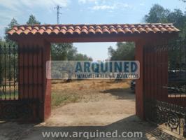 Chalet en venta en Segura de León, Rustica photo 0