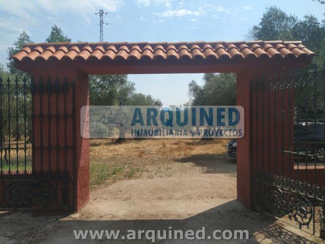 Chalet en venta en Segura de León, Rustica photo 0