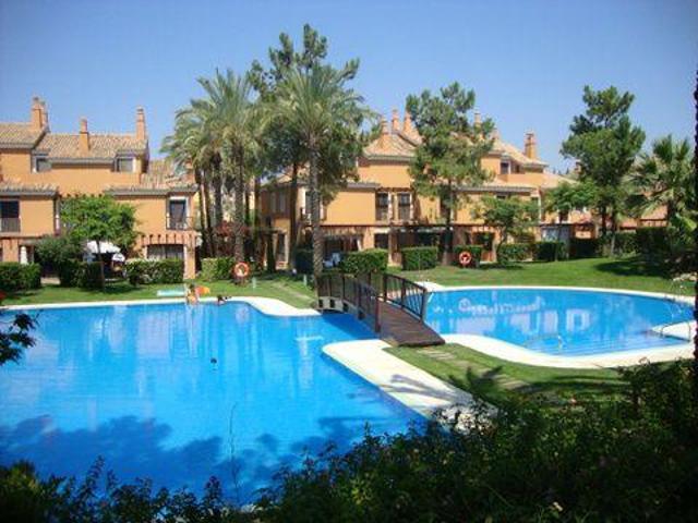 Adosada en venta en Lepe, Islantilla - Campo de Golf photo 0