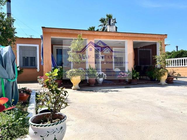 Casa con terreno en venta en Utrera, Los Adrianes photo 0