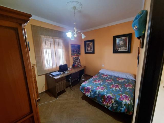 Casa en venta en Paradas, Paradas photo 0