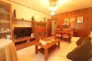 Piso en venta en Santa Coloma de Gramenet, Singuerlin photo 0