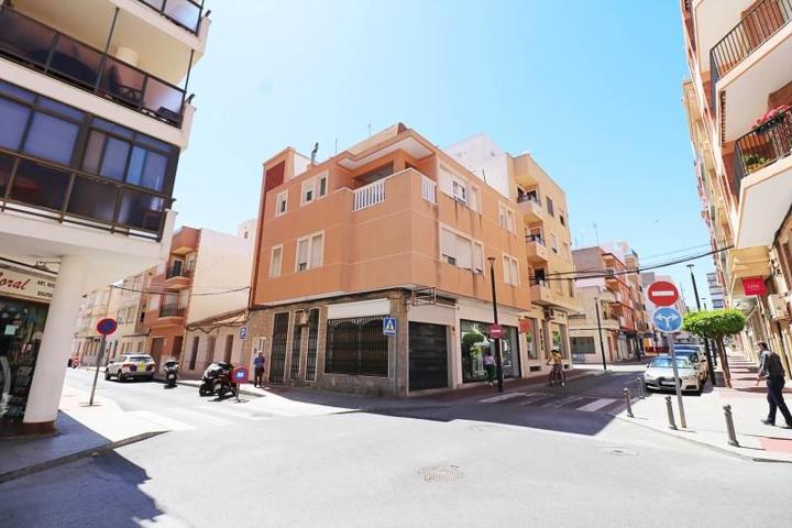 Apartamento en venta en Guardamar del Segura photo 0