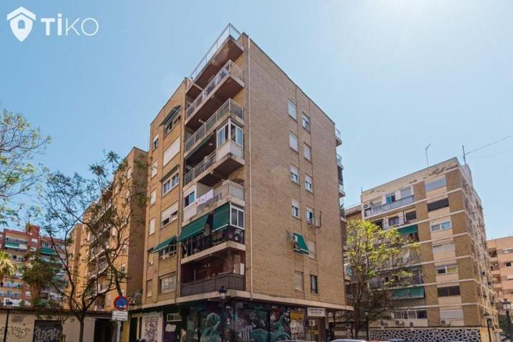 Local comercial en venta en Valencia, Valencia photo 0