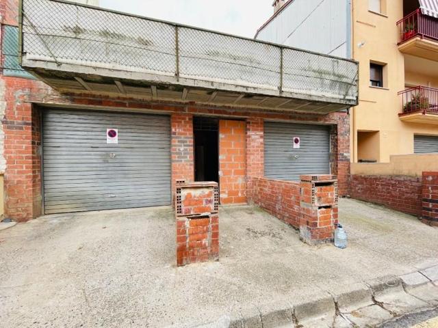 Casa con terreno en venta en La Bisbal d'Empordà photo 0