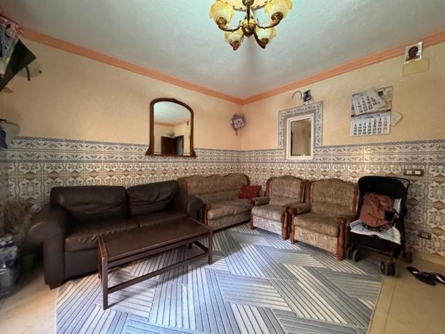 Edificio en venta en La Bisbal d'Empordà photo 0