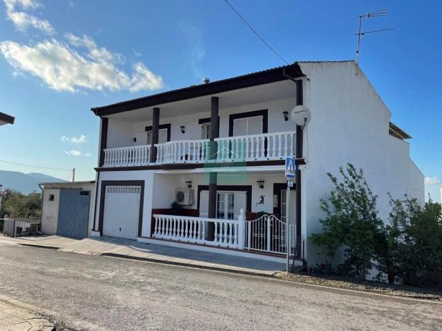 Chalet en venta en Priego de Córdoba photo 0