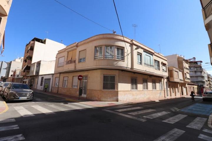 Apartamento en venta en Guardamar del Segura photo 0