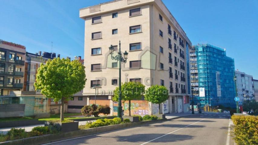 Local comercial en venta en Vigo, Plaza De La Independencia photo 0