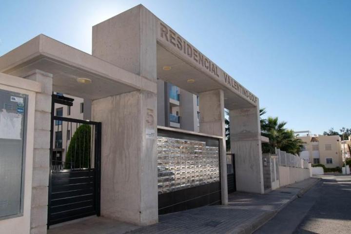 Apartamento en venta en Orihuela Costa, Dehesa de Campoamor photo 0