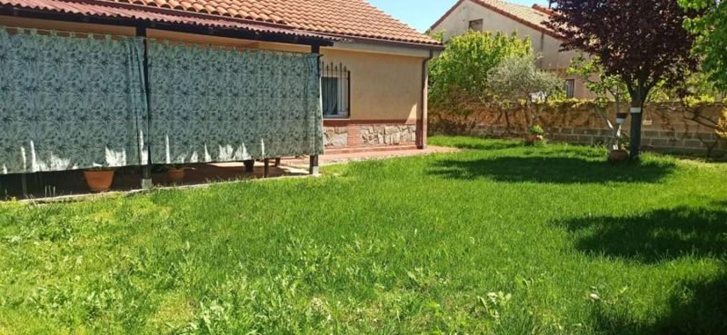 Chalet en venta en Novés, Urbanizaciones photo 0