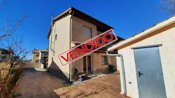 Adosada en venta en Hontanares de Eresma, Hontanares De Eresma photo 0