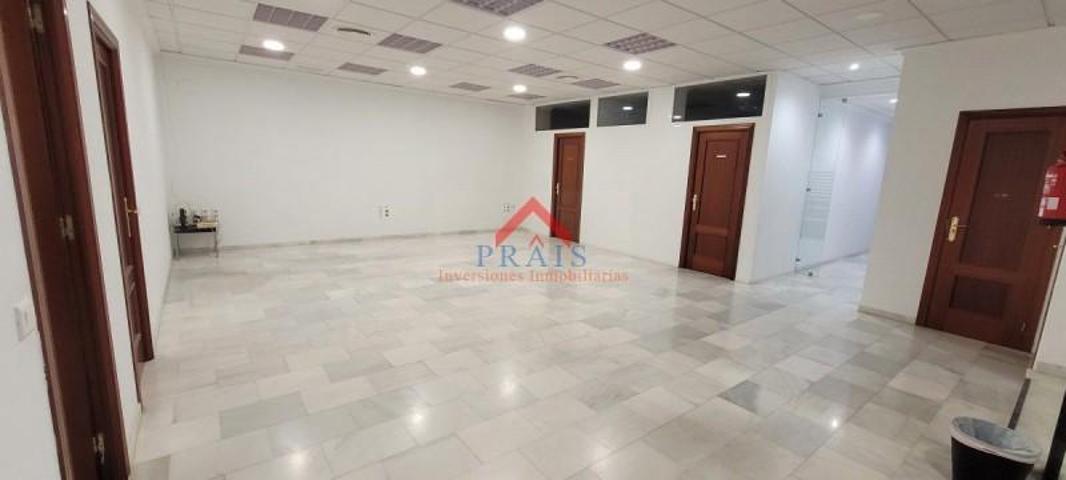 Local comercial en venta en Utrera, Via Marciala photo 0