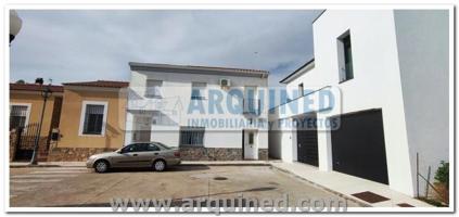 Adosada en venta en Higuera la Real, Parque photo 0