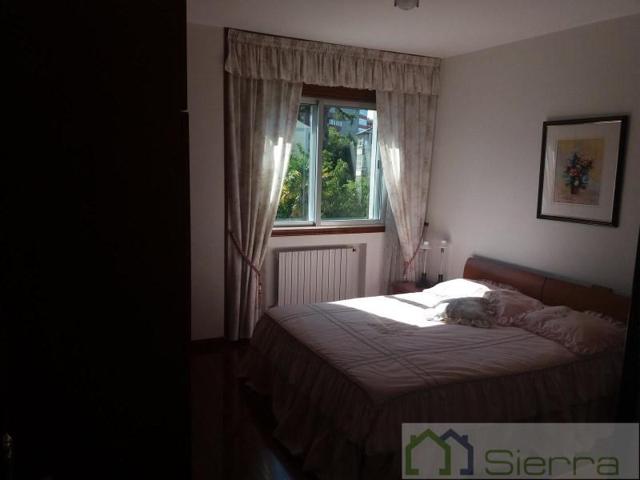 Piso en venta en Sarria photo 0