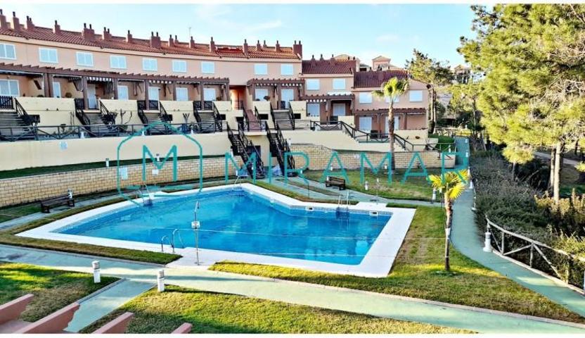 Adosada en venta en Lepe, Islantilla - Campo de Golf photo 0