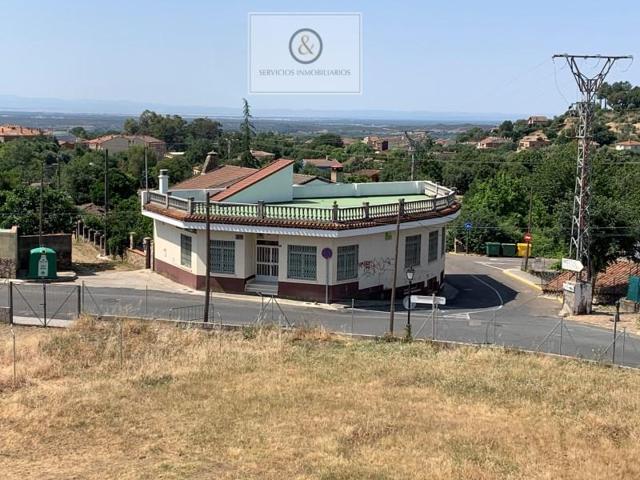 Local comercial en venta en Candeleda photo 0