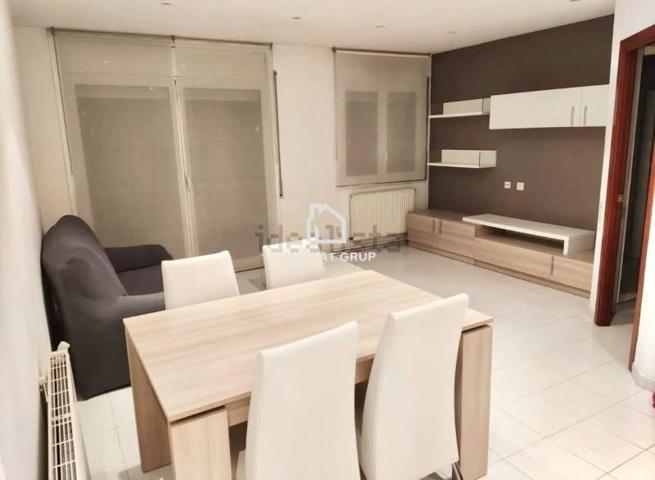 Piso en venta en Olot photo 0