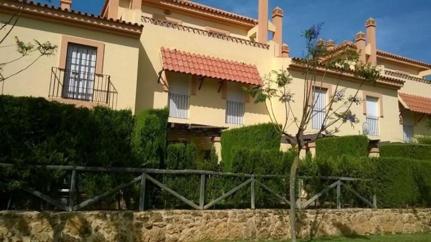 Adosada en venta en Lepe, Islantilla - Campo de Golf photo 0