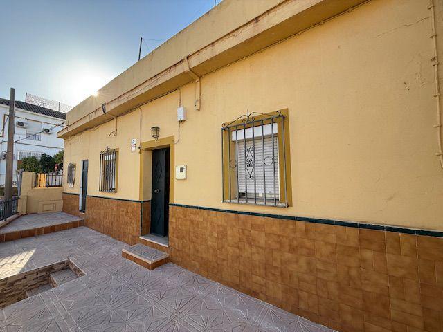 Casas de pueblo en venta en Tomares, Pueblo photo 0