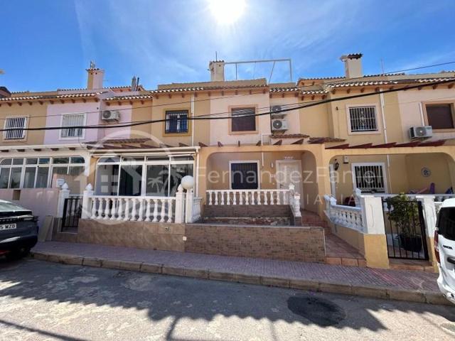 Adosada en venta en Torrevieja photo 0