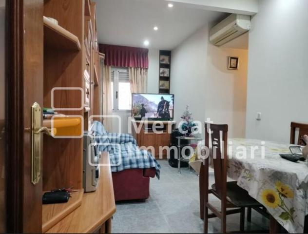 Piso en venta en Cornellà de Llobregat, La Gavarra photo 0