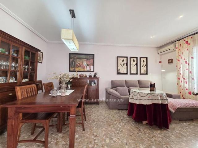 Casa en venta en Baeza, Murallas photo 0