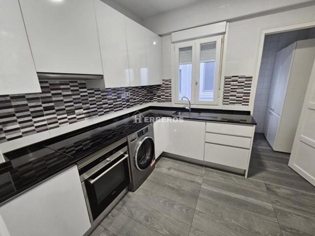 Piso en venta en Logroño, Vara De Rey photo 0