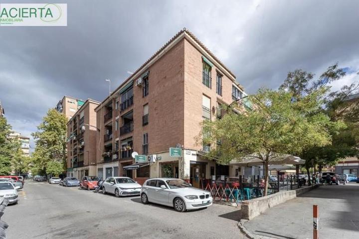 Piso en venta en Granada, Zaidín photo 0