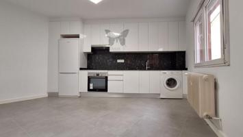 Piso en venta en Oviedo, Pumarin photo 0