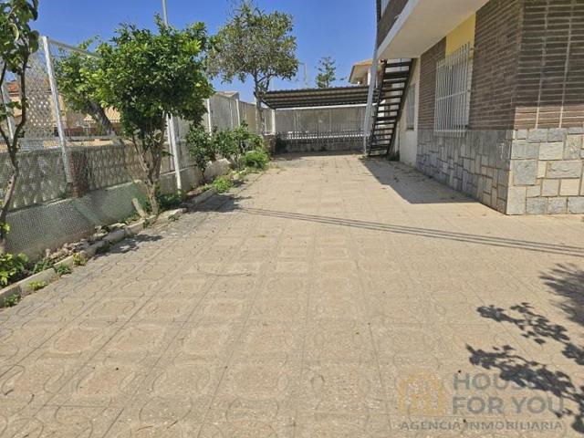 Casa con terreno en venta en Los Alcázares photo 0