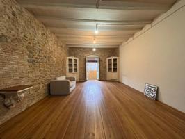 Piso en venta en La Bisbal d'Empordà photo 0