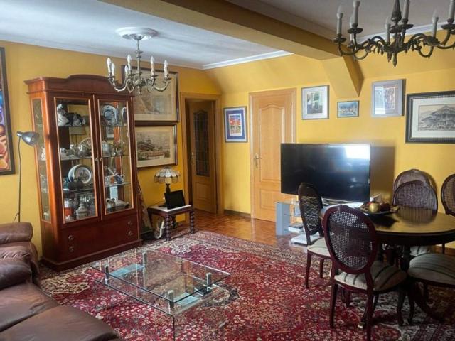 Piso en venta en Oviedo, Plaza de America photo 0