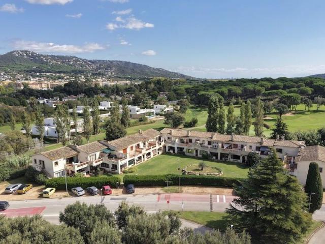 Apartamento en venta en Santa Cristina d'Aro, Urbanizacion - Golf Costa Brava photo 0