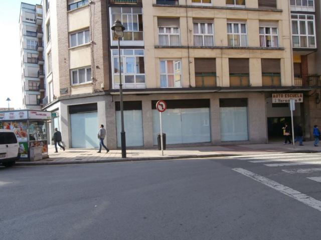 Local comercial en venta en Avilés, Aviles photo 0