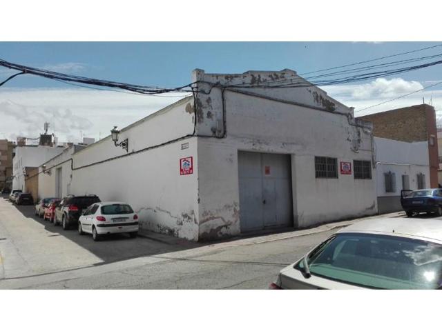Edificio en venta en Morón de la Frontera photo 0