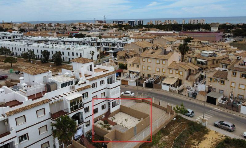 Apartamento en venta en Orihuela Costa, Punta Prima photo 0