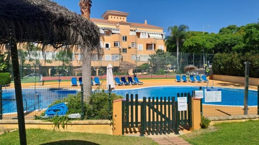 Apartamento en venta en Lepe, Islantilla - Campo de Golf photo 0